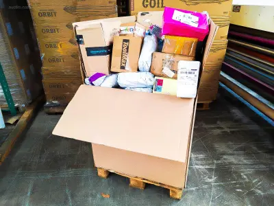 Pallet Postpakketten 136 kg – kavel bij Auctim
