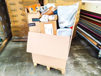 Pallet Postpakketten 137 kg – kavel bij Auctim
