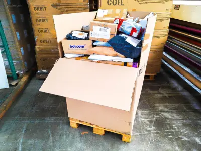 Pallet Postpakketten 135 kg – kavel bij Auctim