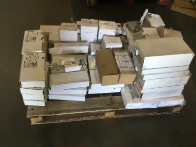 Pallet sanitair lampen + douchekoppen – kavel bij Onlineveilingmeester, Zutphen