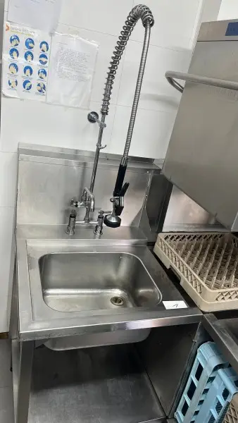 Lot n° 1 — évier professionnel en inox avec douchette – kavel bij Auctionline