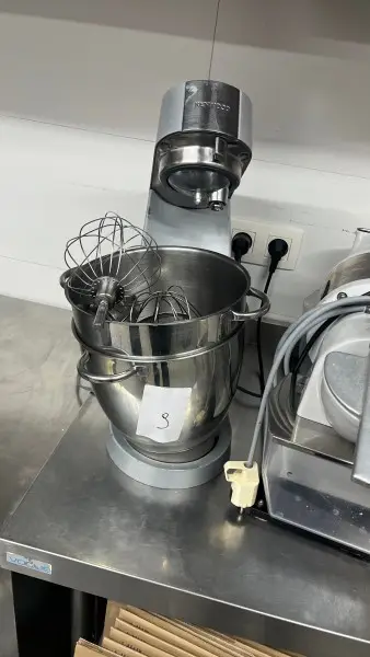Lot n° 9 — robot pâtissier professionnel kenwood – kavel bij Auctionline
