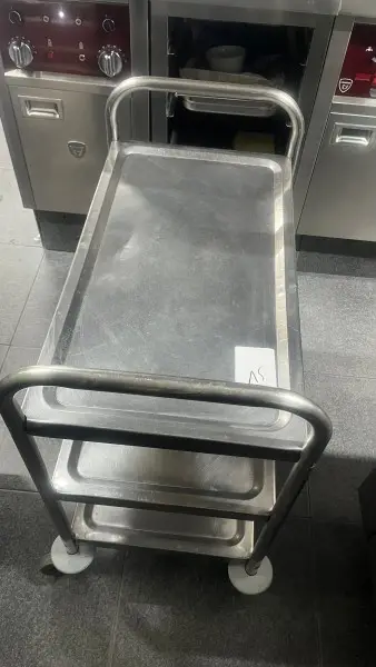 Lot n° 15 — chariot de service en inox à trois niveaux – kavel bij Auctionline