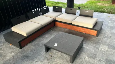 Lot n° 22 — salon de jardin d'angle avec table basse – kavel bij Auctionline