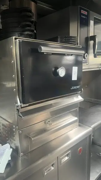 Lot n° 27 — four à braise professionnel josper – kavel bij Auctionline
