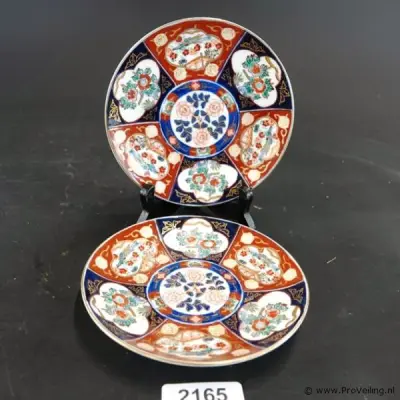 2 traditioneel Japans Gold Imari porseleinen sierborden – kavel bij ProVeiling