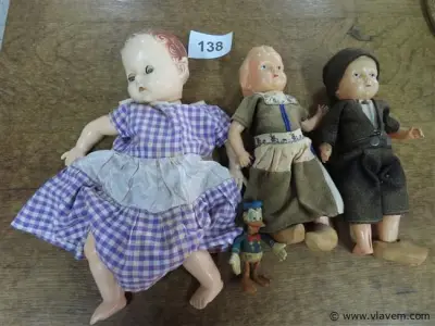 Oude poppen 4 stuks – kavel bij Vlavem