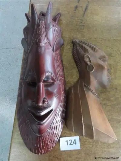 Afrikaans beeld en masker – kavel bij Vlavem