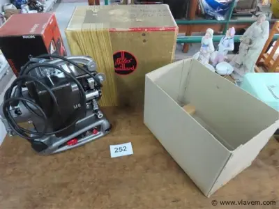 M8 projector in originele doos – kavel bij Vlavem
