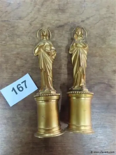 Bronzen beeldjes – kavel bij Vlavem