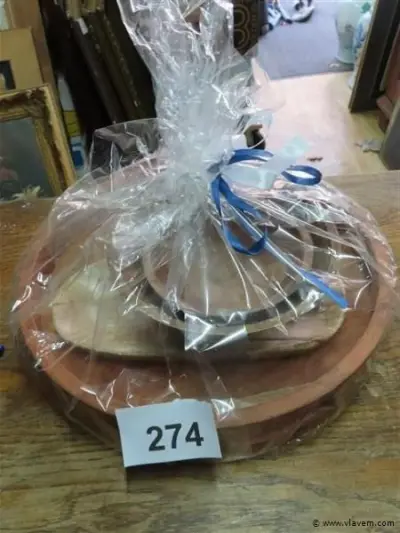 Geschenkverpakking houten voorwerpen – kavel bij Vlavem