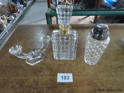 Kandelaar, karaf en cocktailshaker – kavel bij Vlavem