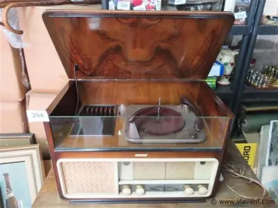 Radiobell radio met platenspeler – kavel bij Vlavem
