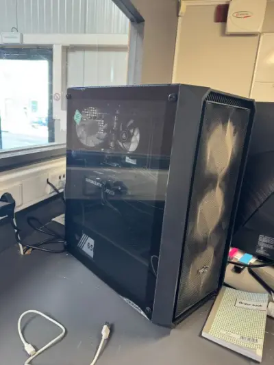 PC + écrans + clavier + souris – kavel bij Auctionline
