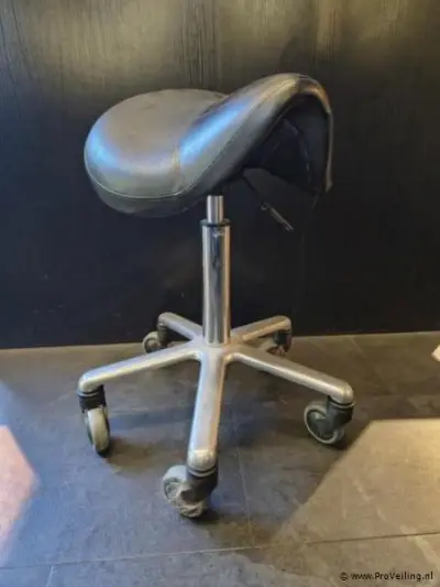 Ergonomische zadelkruk op wielen – kavel bij ProVeiling, Rotterdam