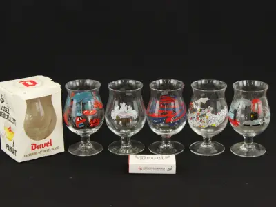 Set van 6 Duvel Art glazen met sleutelhanger – kavel bij De Kringwinkel, Antwerpen