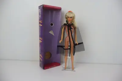 Barbie TNT #1160 met Black Magic Cape – kavel bij De Kringwinkel, Izegem