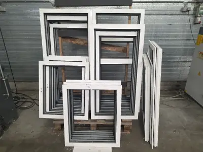 (40x) diverse pvc raamkaders en schuifraam – kavel bij Auctim, Verrebroek