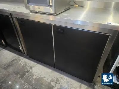 1 x RVS werktafel met 2 x onderkast met diverse inhoud – kavel bij Plaats Je Bod, Amsterdam
