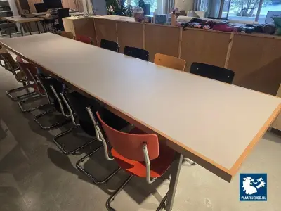 1 x Formica vergadertafel met houten rand en stalen poten – kavel bij Plaats Je Bod, Amsterdam