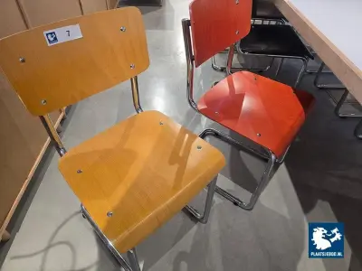 12 x Stoel met houten zitting/ rugleuning en chroomstalen sledevoet – kavel bij Plaats Je Bod, Amsterdam