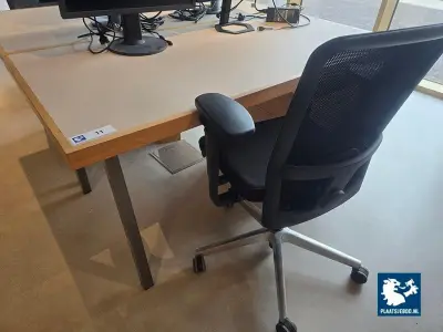 1 x Formica bureau met houtenrand en stalen poten, bureaustoel met armleggers en verrijdbaar ladeblok met div. inhoud – kavel bij Plaats Je Bod, Amsterdam
