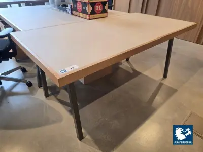 1 x Formica bureau met houtenrand en stalen poten – kavel bij Plaats Je Bod, Amsterdam