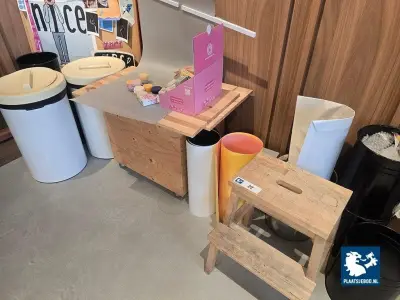 1 x Partij divers waaronder Numatic tonmodel stofzuiger, flipover, ladeblok, etc – kavel bij Plaats Je Bod, Amsterdam