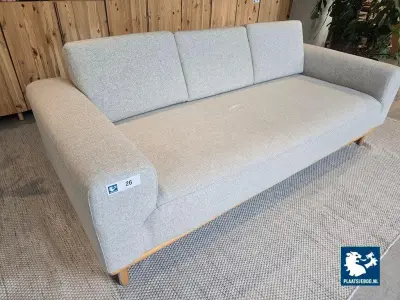 1 x Gestoffeerde 3-zits bank met houten poten – kavel bij Plaats Je Bod, Amsterdam