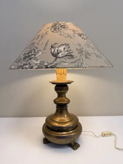 Tafellamp Art Nouveau stijl met messing voet – kavel bij De Kringwinkel, Dendermonde