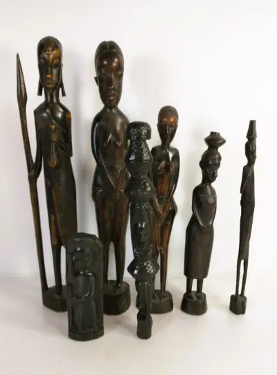 Lot van 7 handgesneden Afrikaanse houten beelden – kavel bij De Kringwinkel, Turnhout