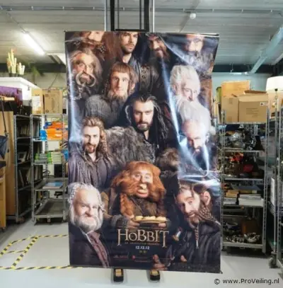 Grote originele promotieposter op canvas voor de film The Hobbit: An Unexpected Journey datum 12-12-12 – kavel bij ProVeiling, Wageningen