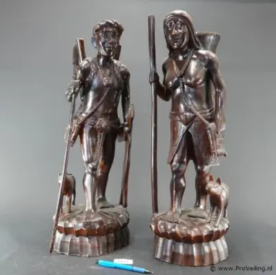 Paar handgesneden houten beelden (onderdeel van een paar Igorot-jagersbeelden) – kavel bij ProVeiling, Wageningen