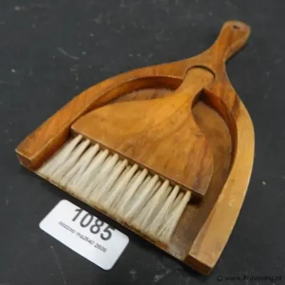 Vintage houten schuier met borstel – kavel bij ProVeiling, Nederland