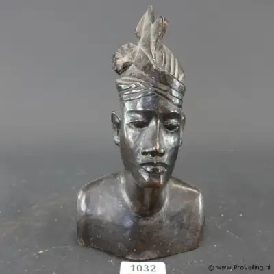 Houten buste van een Balinese man – kavel bij ProVeiling, Nederland