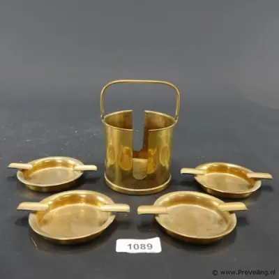 Vintage koperen asbakset in de stijl van de iconische Cylinda-Line van Stelton, ontworpen door Arne Jacobsen in de jaren 1960 – kavel bij ProVeiling, Nederland