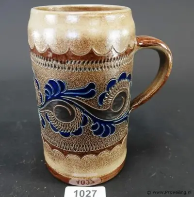 Traditionele Duitse steengoed zoutglazuur bierpul – kavel bij ProVeiling, Nederland