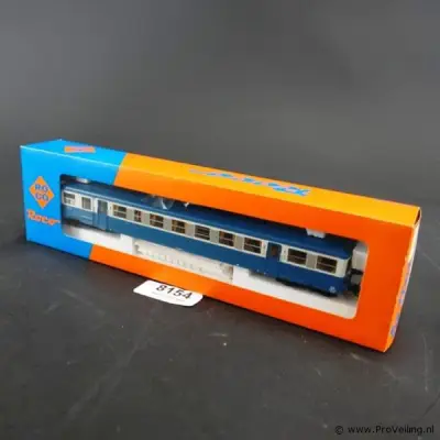 Roco remorque d'autorail (bijwagen/trailer voor een motorwagen) van de Franse spoorwegen (SNCF), specifiek het type XR ABD 1/2 klasse kmm.lt – kavel bij ProVeiling, Nederland