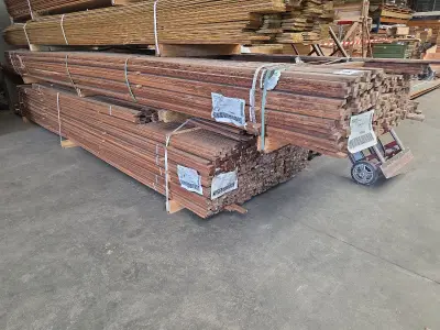 350 houten latten – kavel bij Auctim, Manage