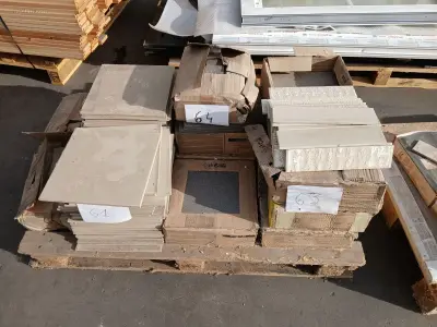(180x) diverse tegels en tegelplinten – kavel bij Auctim, Waregem