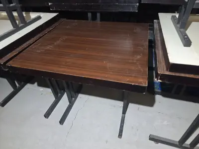 (96x) Houten tafels – kavel bij Auctim, Tournai