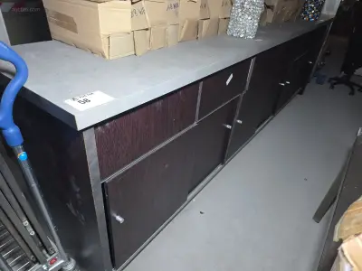 Houten buffetkast – kavel bij Auctim, Tournai