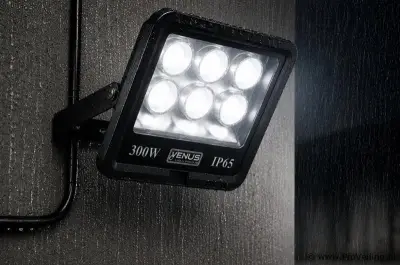 2 x LED Schijnwerper 300W – 6500K Koud Wit – IP65 – EYES-300 – kavel bij ProVeiling