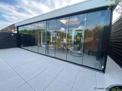Compleet Glazen schuifdeursysteem 4 deurs, veiligheidsglas 10 mm, 3750 mm breed, 4 stuks deuren 960 mm 2050 mm hoog, Mat zwart Ral 9005 – kavel bij Vlavem