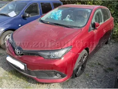 1 Toyota Auris (E18) Team D – kavel bij Zoll-Auktion, Frankfurt am Main