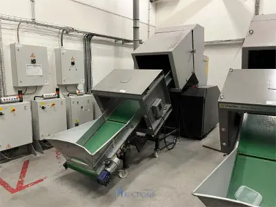 Wegens faillissement TUPPERWARE BELGIUM NV - Kunststofgranulators, trechter-/doseerinstallaties, dro – veiling bij VH Auctions
