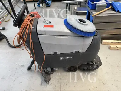 Mitgeh-Scheuermaschine NILFISK SC 401 – kavel bij IVG, Isenbüttel