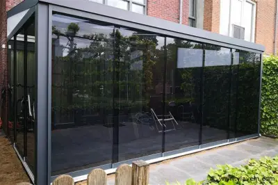Compleet Glazen schuifdeursysteem 3 deurs, veiligheidsglas 10 mm, 2400 mm breed, 3 stuks deuren 820 mm 2050 mm hoog, Mat zwart Ral 9005 – kavel bij Vlavem