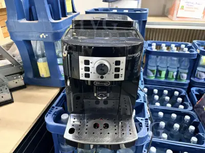 Volledig automatische koffiemachine DELONGHI Magnifica S – kavel bij IVG, Neunkirchen-Seelscheid