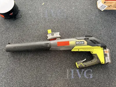 Akku-Laubbläser RYOBI – kavel bij IVG, Neunkirchen-Seelscheid